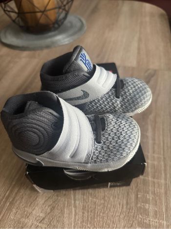 Basket Nike taille 22