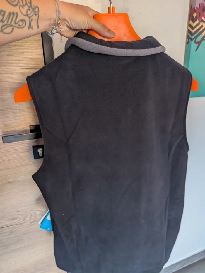 Veste sans manche en polaire taille M neuf - photo numéro 6