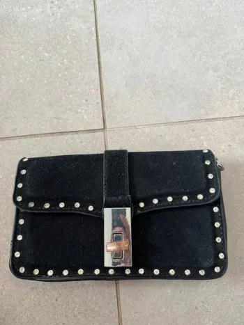 Sac à bandoulière Mango, bon état mais quelques marques d'usure 19x10cm