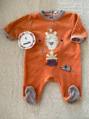 Pyjama 1 mois très bon etat Kitchoun