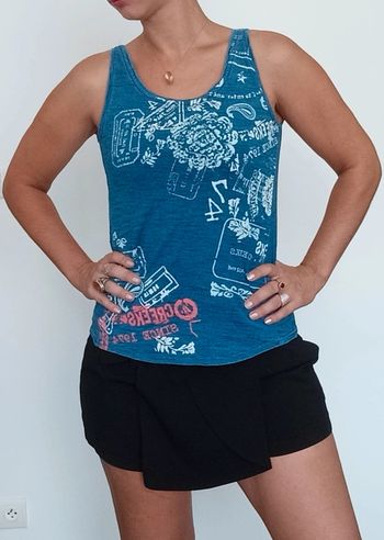 Débardeur bleu long derrière