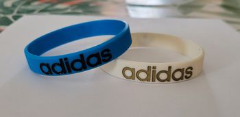 2 BRACELETS SILICONE SPORT 1 BLEU + 1 BLANC ! NEUF !