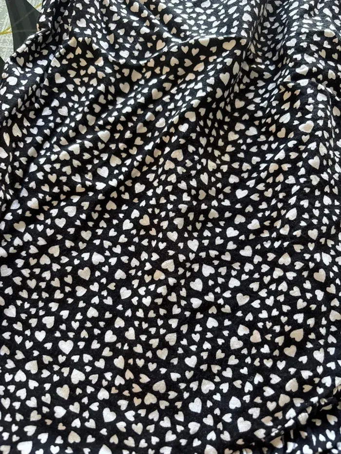 Robe noir et blanche en très bon état - photo numéro 2