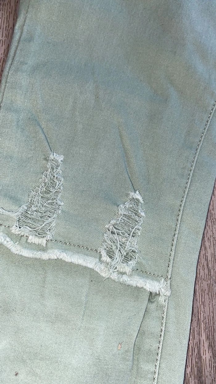 Jeans avec trous - photo numéro 3
