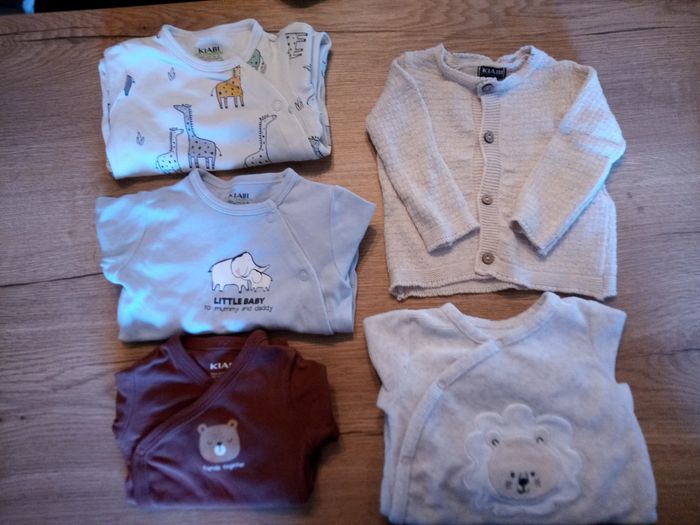 Lot vêtements 0 et 1 mois - photo numéro 5