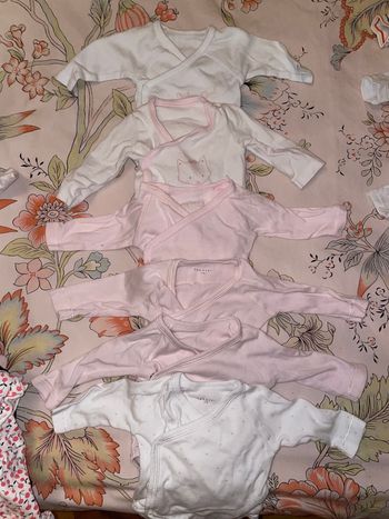 Lot de 6 bodies filles 1mois