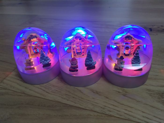 Lot de 3 boules de neige lumineuse châlet. - photo numéro 2