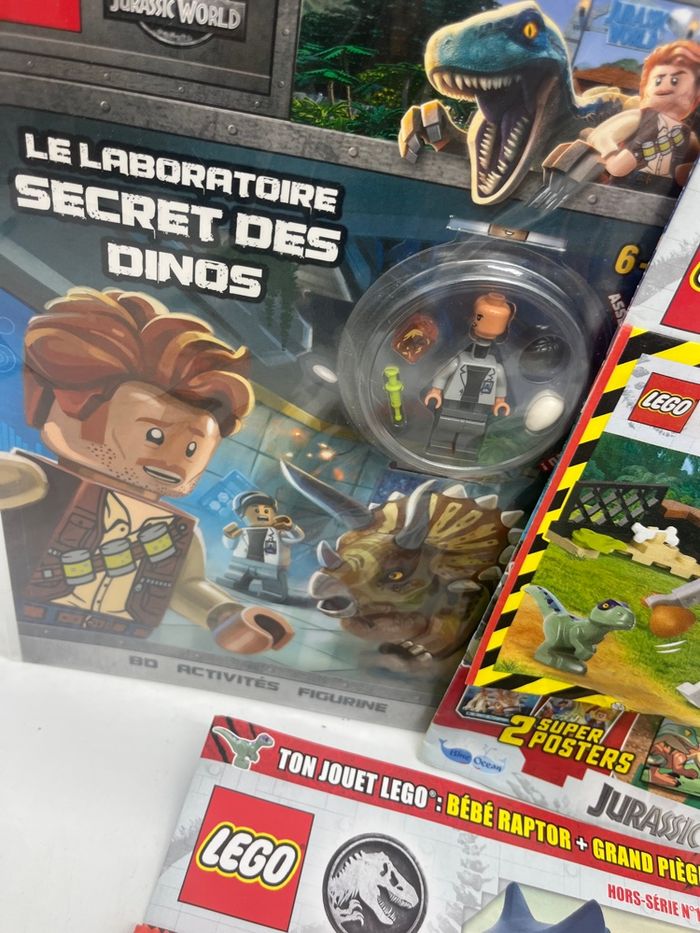 Lot de 5 livres d'activités Magazine Lego Jurassic world avec leurs figurines Neuf - photo numéro 3