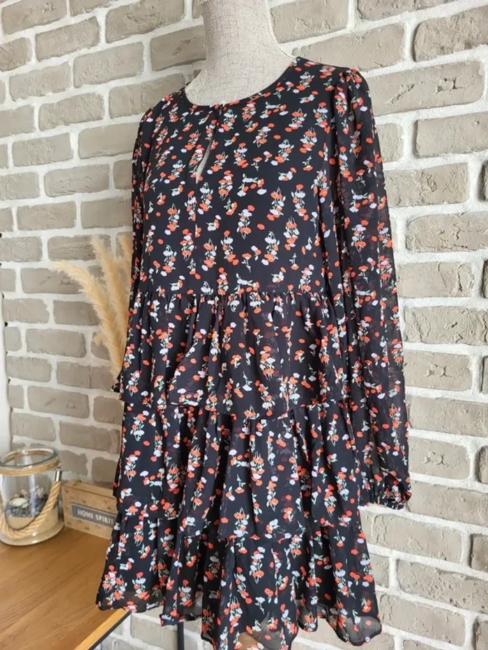 Robe fluide à volants et motifs fleuris Edited - Neuve - photo numéro 7