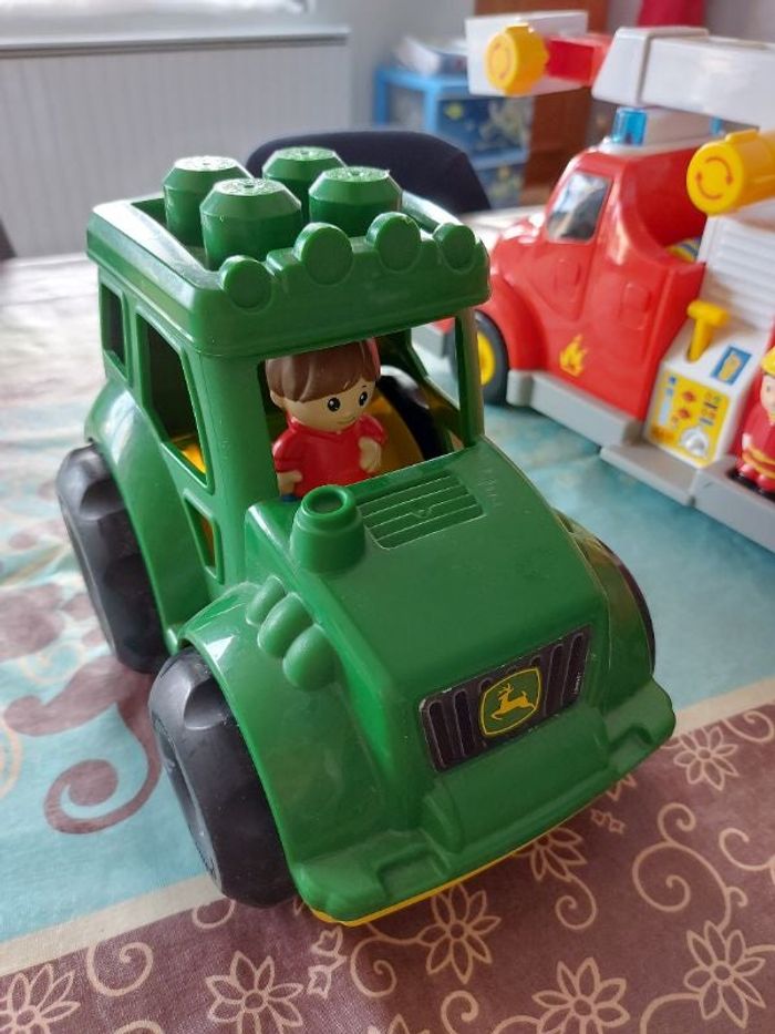 Tracteur john deere et son personnage