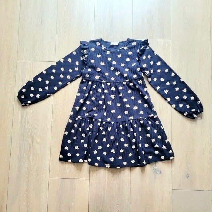 Très jolie robe bleu avec motif pâquerettes . Fille 8 ans. Marque Orchestra