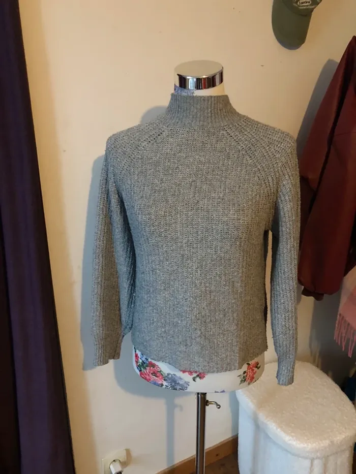 Pull gris à col montant - photo numéro 2