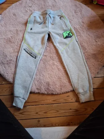 Pantalon de survetement taille 7/8 ans