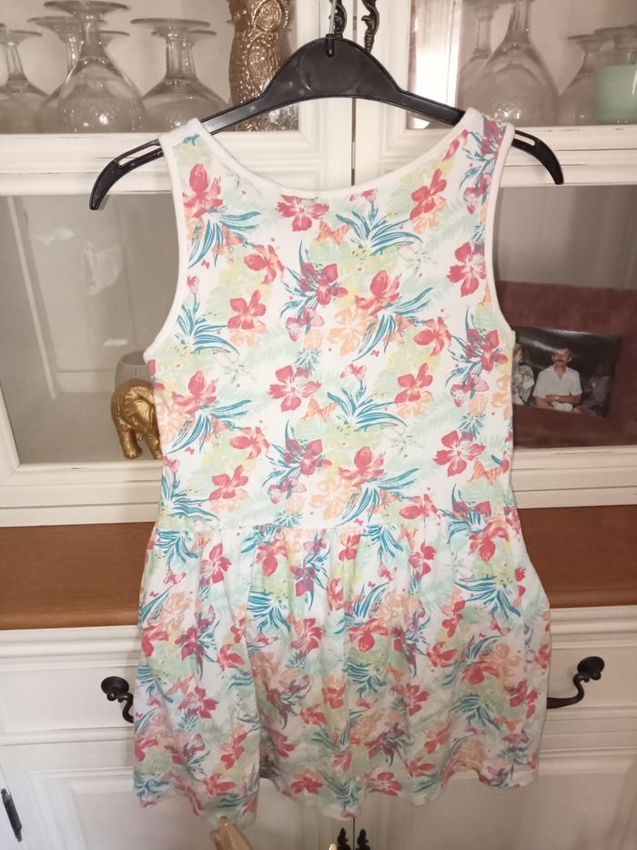 Robe d'été imprimée fleurs et papillons très bon état taille 8 ans - photo numéro 5