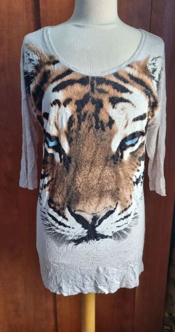 Pull léger   avec tête de tigre taille 38