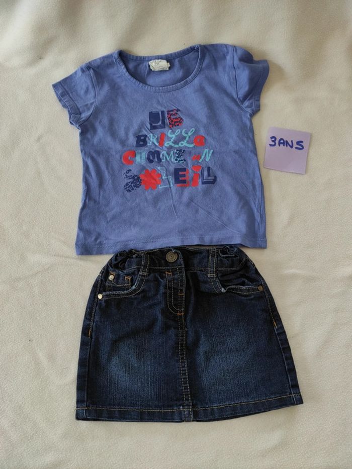 Jupe en jeans et t-shirt 3 ans