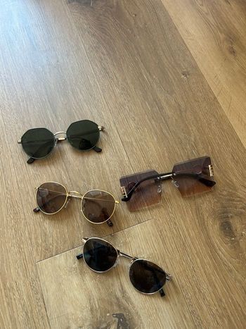 Lot de lunettes de soleil