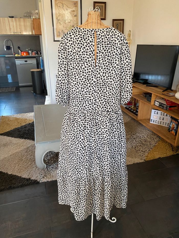 Robe longue liberty blanche avec motifs fleurs noires taille S / M - photo numéro 7