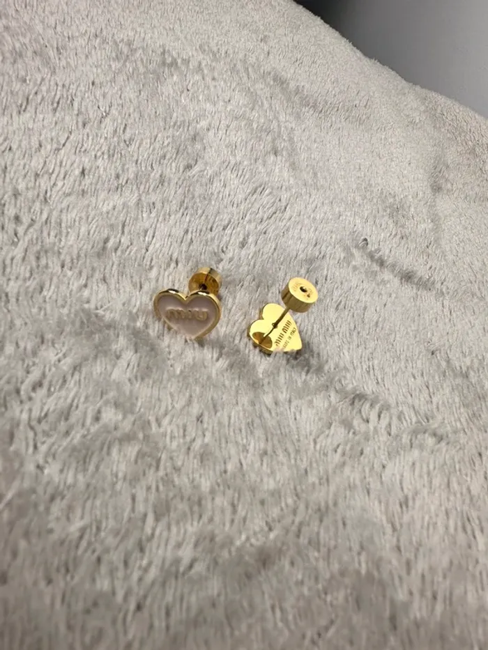 Boucle d’oreille miu miu rose or