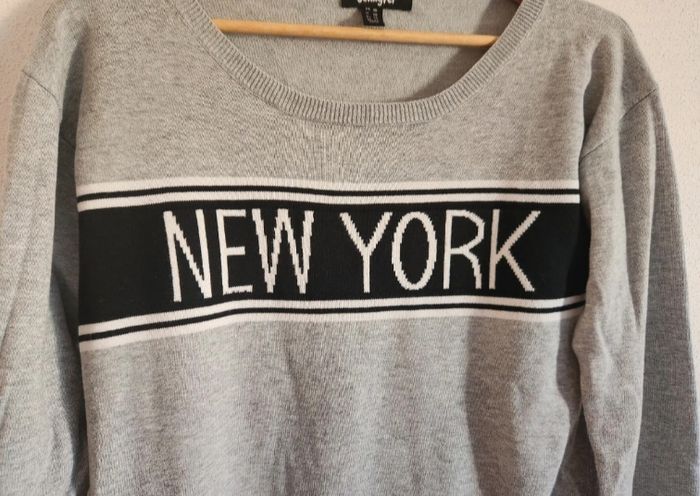 Pull fin gris Jennyfer – Taille XS, inscription New York - photo numéro 2