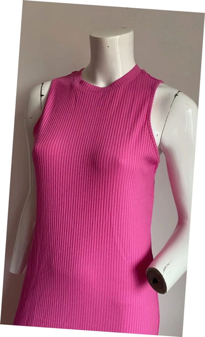 Robe longue rose moulante sans manches taille M - photo numéro 2