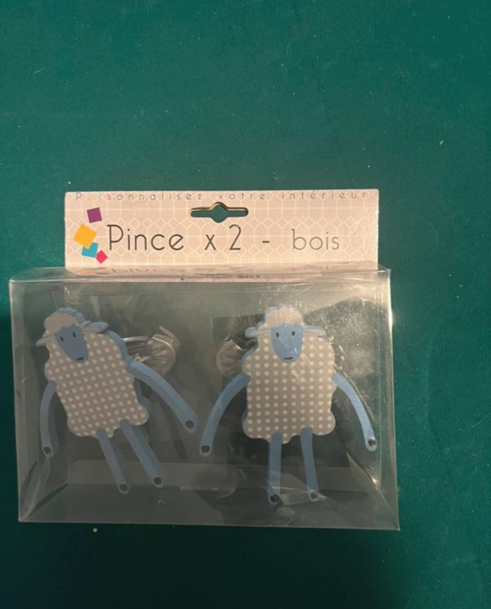 Pince en bois moutons