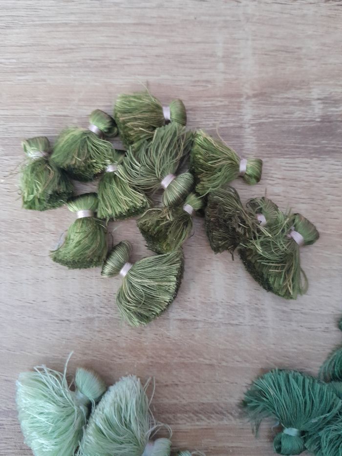 Lot de 50 pompons vert pour création de bijoux lot numéro 5 - photo numéro 2