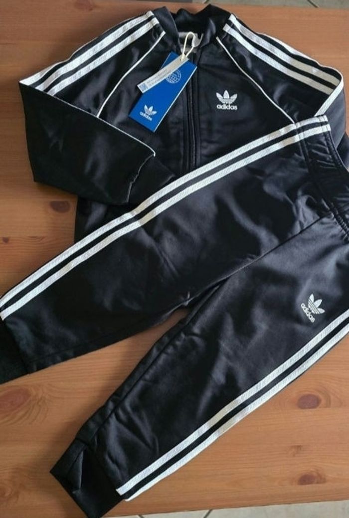 NEUF (non porté) 🏷🥰🤩 survêtement ADIDAS unisex 3 ans 🥰🤩(ferme) - photo numéro 2