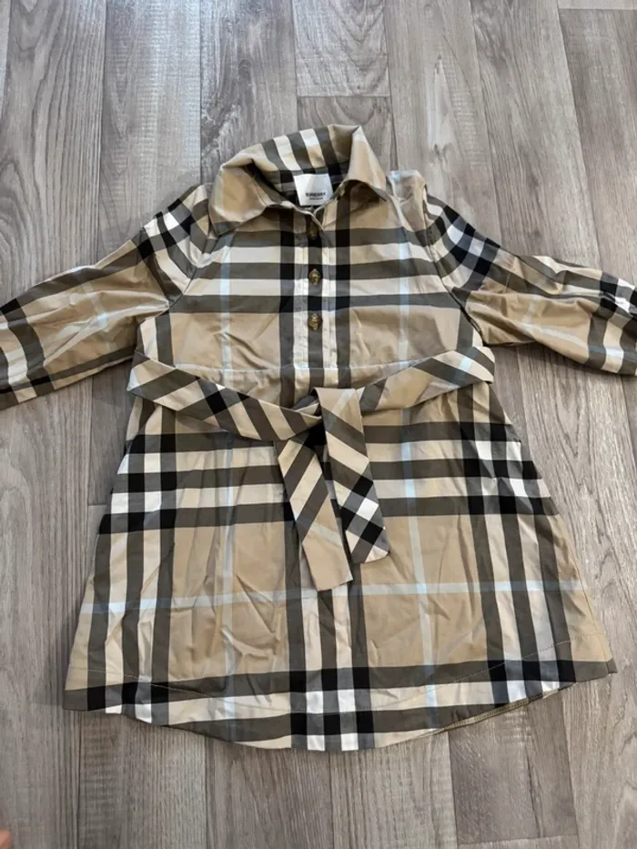 Robe chemise burberry neuf jamais porté - photo numéro 2