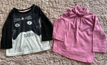 Lot d’un tee-shirt manches longues et d’un sous pull 12 mois