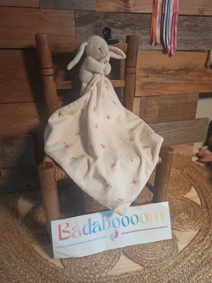 Doudou lapin écru fleurs Primark tbe