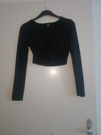 Croc top dentelle manches longues