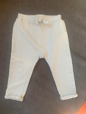 Pantalon chaud vert clair.