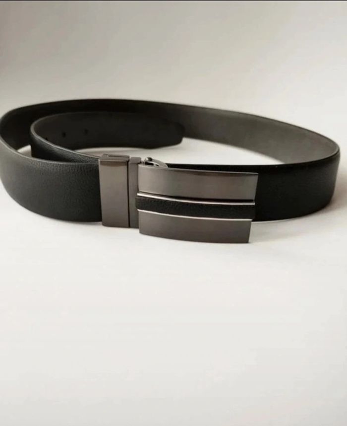 Ceinture en cuir chic avec plaque métalique