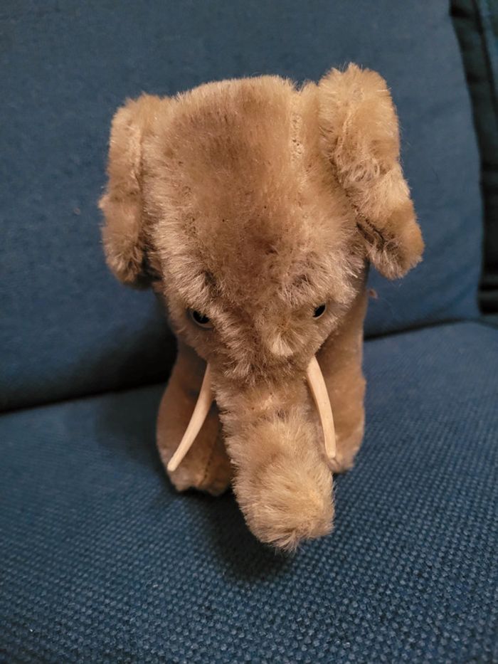 Peluche ancienne rigide éléphant debout gris selle rouge 18cm doudou collection Steiff - photo numéro 3