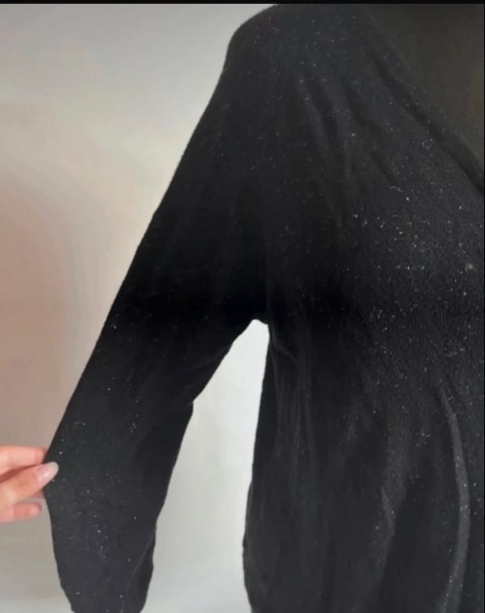 Pull fin col V noir à paillettes taille M de chez Kiabi en très bon état - photo numéro 3