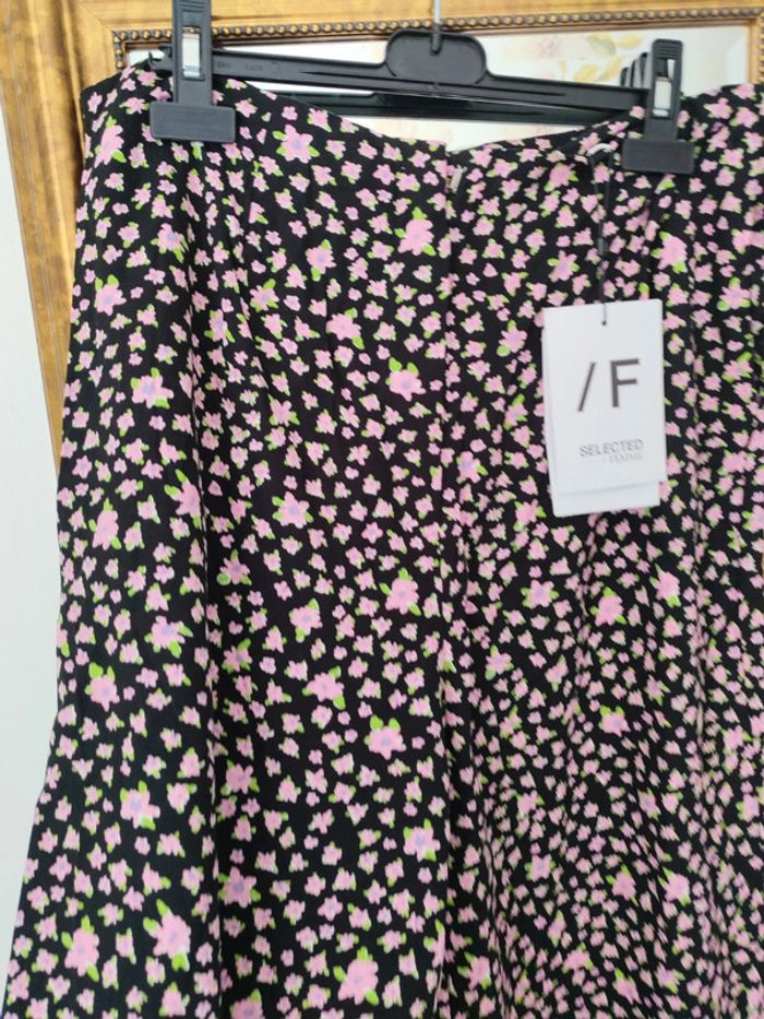 Pantalon large fleurs neuf - photo numéro 4