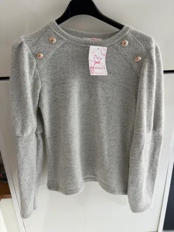 Pull neuf tout doux 11 ans