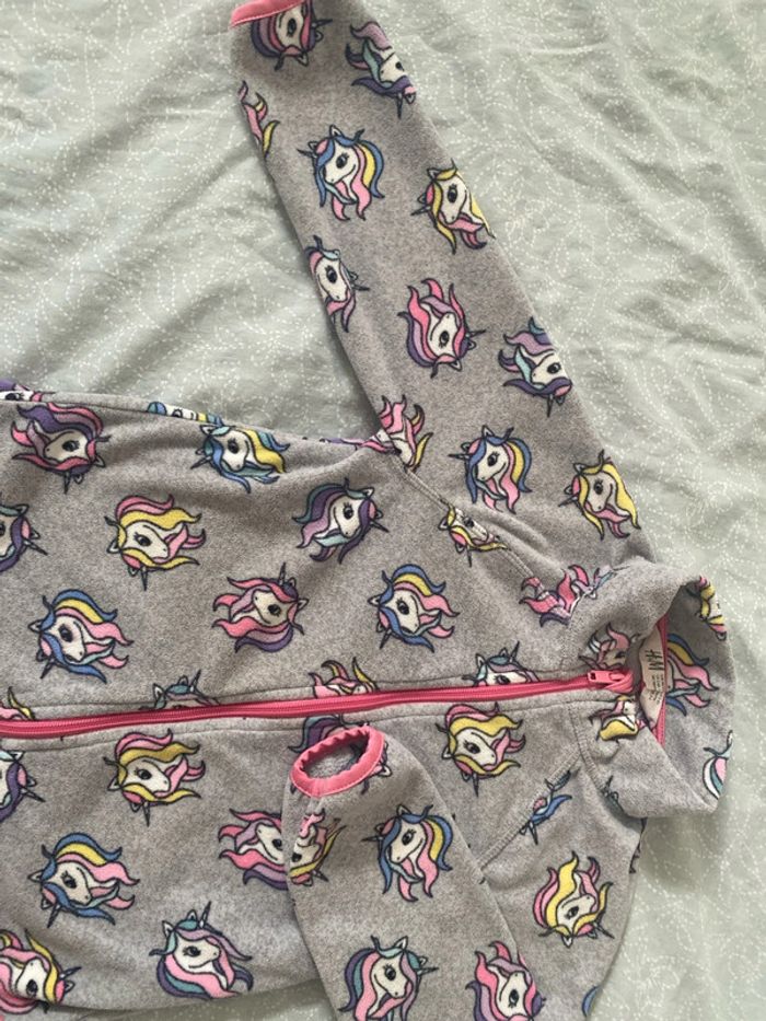 Veste polaire licorne taille 2-4 ans h&m - photo numéro 2