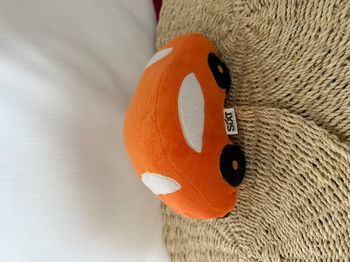 Peluche publicitaire voiture SIXT Voiture de location orange
