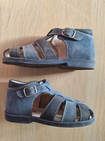 Sandales en cuir taille 25 Pihero, très bon état Couleur bleu/gris