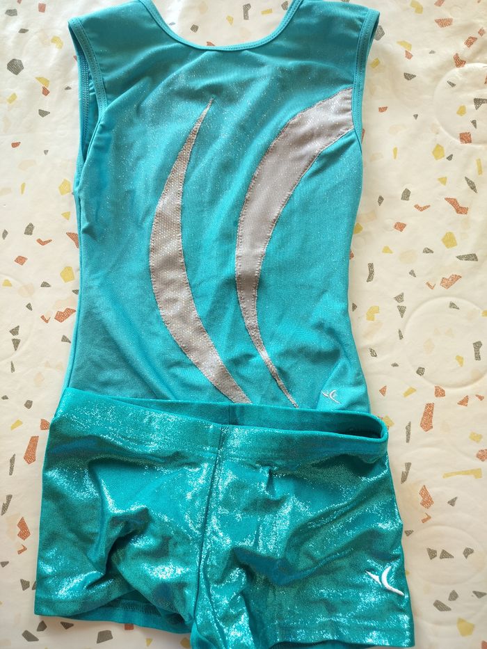 Justaucorps gym et short  bleu 8ans
