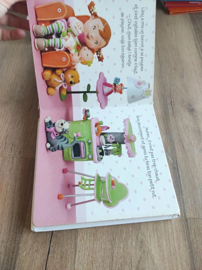 Livre : P'tite Fille : Lilou joue à la poupée - photo numéro 6