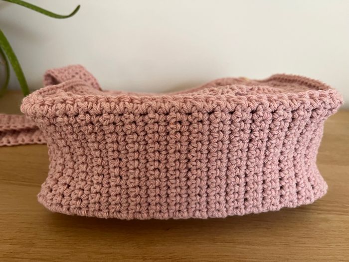 Sac bandoulière au crochet bohème chic rose poudré - photo numéro 6