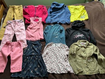 Lot de 12 vêtements fille 8 ans