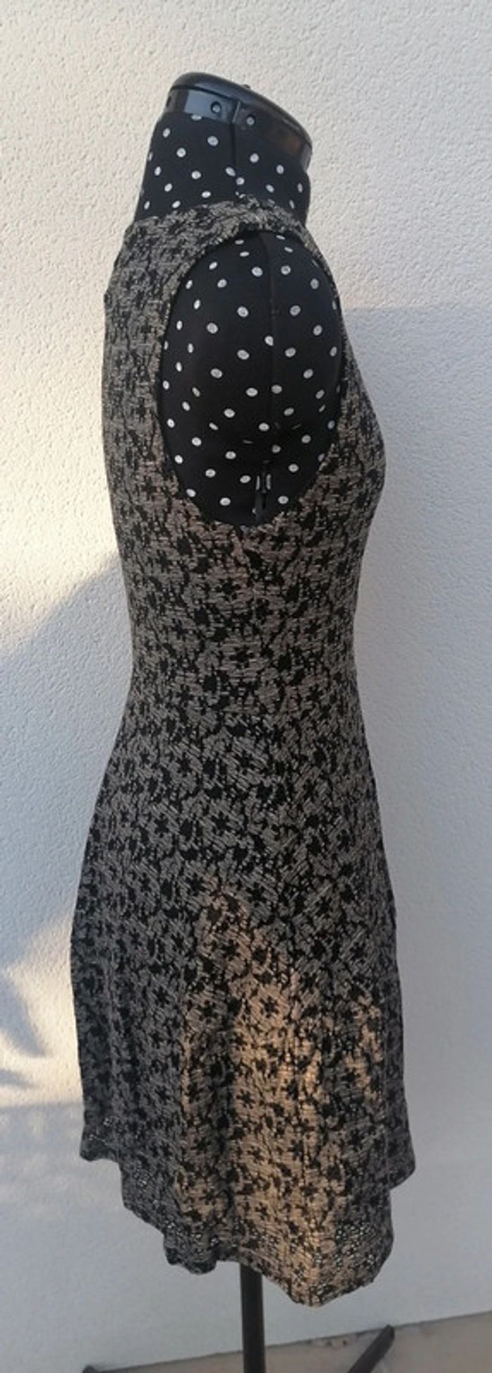 Robe courte chic pour soirée / réveillon noir beige Taille S Bcbg MaxAzria - photo numéro 4