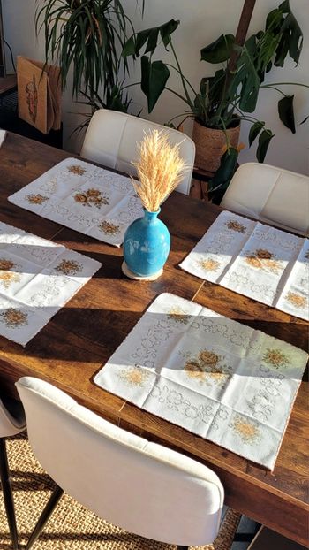 Ensemble de 7 napperons anciens Vintage dessous d'assiette fleuris