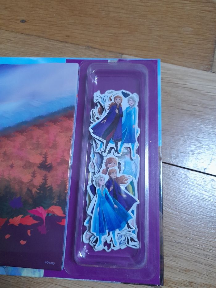 Lot livres aimantés disney - photo numéro 9