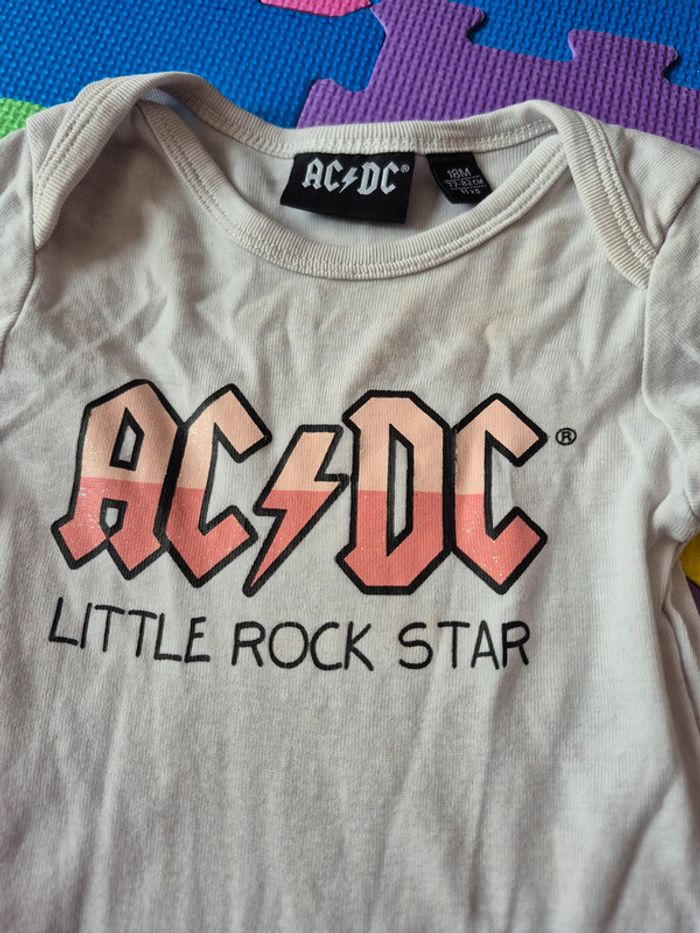 Lot de 2 bodies AC/DC + SuperGirl 18m - photo numéro 6