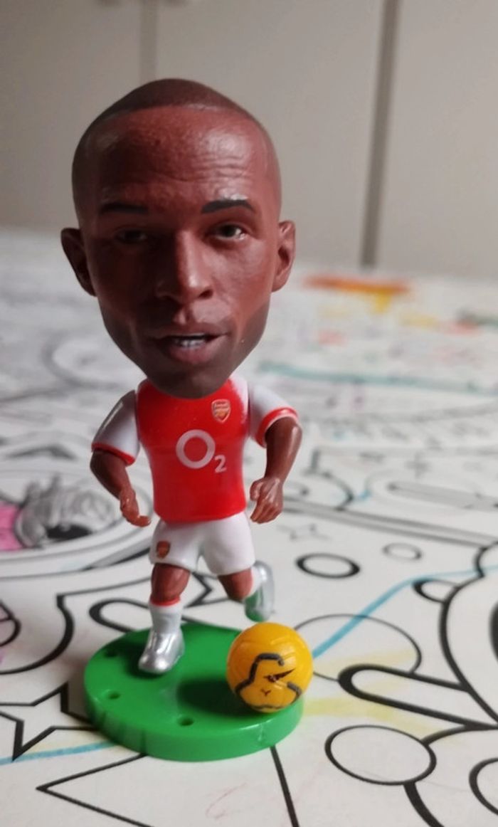 Petite figurine football neuve Thierry Henry Arsenal